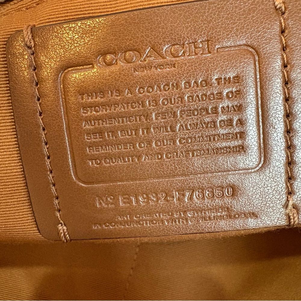 Coach 2019 Vandal Gummy Bear Canvas Tote F76650 Rare Collectible EUC - Picture 11 of 11